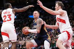 Οι Πέλικανς στέλνουν τον Τάις στην Οκλαχόμα