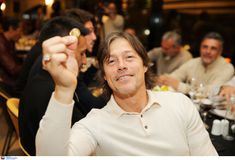 Η ΑΕΚ έκοψε σαν ενωμένη οικογένεια την Πρωτοχρονιάτικη Πίτα με... τυχερό τον Αλμέιδα