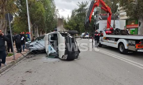 Θανατηφόρο τροχαίο στο Ψυχικό με ανατροπή αυτοκινήτου: Ένας νεκρός και 4 τραυματίες, οι 2 σε σοβαρή κατάσταση