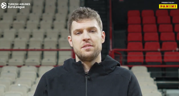 Η αντίδραση του Βεζένκοφ όταν έμαθε ότι είναι MVP του μήνα (vid)