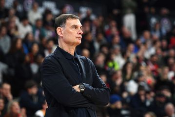 Μπαρτζώκας: «Είναι προνόμιο ένας παίκτης σαν τον Βεζένκοφ» - Η αποθέωση στον Φουρνιέ