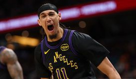 Σε μπελάδες παίκτης των Λέικερς: Έσπρωξε τη μασκότ των Γουίζαρντς και τιμωρήθηκε από το ΝΒΑ