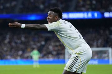 Πρόστιμο 5.000 ευρώ και αποκλεισμός ενός έτους από το γήπεδο σε οπαδό που πέταξε μπανάνα στον Βινίσιους