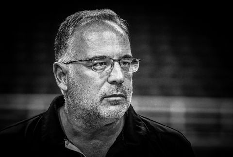 Εκείνο το ψηλό παιδί με τη χαίτη