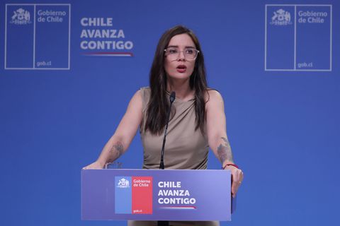 Η εντυπωσιακή εκπρόσωπος της κυβέρνησης της Χιλής που δηλώνει πόλεμο στην οπαδική βία (pics)