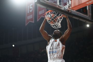 Διπλό ρεκόρ και MVP για τον Καμπενγκέλε στην 26η αγωνιστική