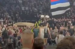 Βροχή αντικειμένων από τους οπαδούς της Παρτιζάν την ώρα της αποβολής του Ρογκαβόπουλου (vid)