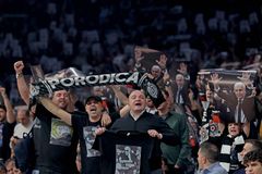 Αποθέωση για τον Ζέλικο Ομπράντοβιτς από τους οπαδούς της Παρτίζαν στον αγώνα με τον Παναθηναϊκό (vid)