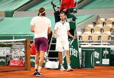 Επίθεση του Μεντβέντεφ στον Τσιτσιπά: «Κερδίστε αυτόν τον τύπο» (vids)