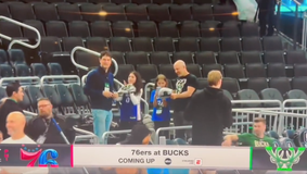 Δύο κορίτσια «παγίδευσαν» τον Αντετοκούνμπο (vid)