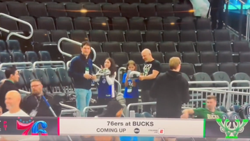 Δύο κορίτσια «παγίδευσαν» τον Αντετοκούνμπο (vid)