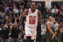 Οι Χιτ «μηδένισαν» τον Τρέι Γιανγκ και επιβλήθηκαν των Χοκς, οι Ρόκετς νίκησαν στο Σαν Αντόνιο (vids)