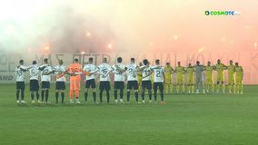 Με καπνογόνα σε ρόλο κεριών οι οπαδοί του ΟΦΗ για την τραγωδία των Τεμπών (vid)