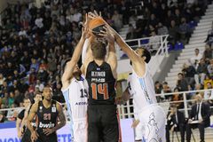 Βεζένκοφ: «Τι να πω; Ότι δεν παίξαμε καλά; Δεν χρειάζεται να μιλήσουμε για μπάσκετ σήμερα»