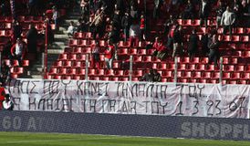 Υβριστικά συνθήματα στο «Γ. Καραϊσκάκης» κατά Μητσοτάκη, Τσίπρα, κυβέρνησης και πολιτικών