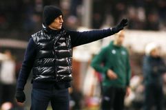 Τα γούρια του Λουτσέσκου: Ο σκούφος, η ζακέτα των εκτός έδρας ματς και το μαύρο γιλέκο