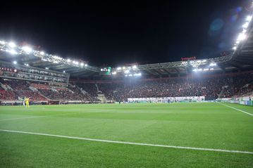 Πρόστιμο στον Ολυμπιακό για το παιχνίδι με τη Φερεντσβάρος από την UEFA