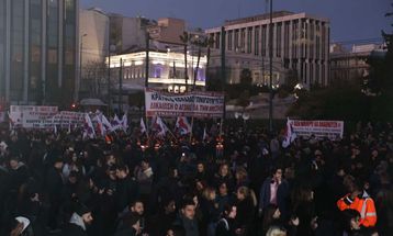 Τέμπη: Πλήθος κόσμου στο Σύνταγμα για το νέο συλλαλητήριο