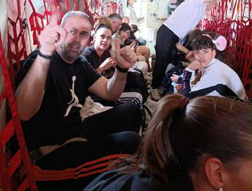 Επιστρέφουν από το Άμπου Ντάμπι οι συνοδοί της αποστολής του Άρη (pics/vid)