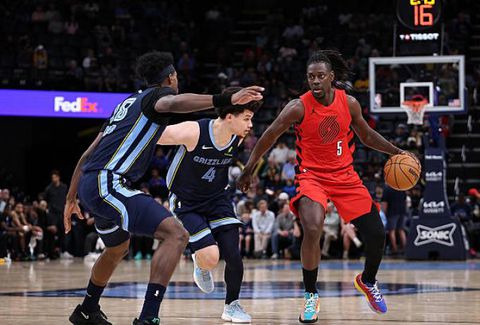 Χαμόγελα για Σίξερς και Μπλέιζερς