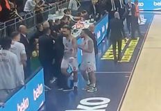 Σοβαρό επεισόδιο ανάμεσα σε Τζέιμς και Οκόμπο - Τους χώρισαν οι συμπαίκτες τους (vid)