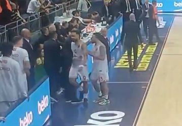 Σοβαρό επεισόδιο ανάμεσα σε Τζέιμς και Οκόμπο - Τους χώρισαν οι συμπαίκτες τους (vid)