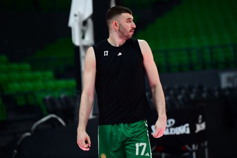 Ρογκαβόπουλος: «Να μείνουμε συγκεντρωμένοι απέναντι στον Ολυμπιακό, ακόμα και αν κάτι στραβώσει» (vid)