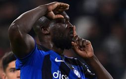 Οπαδοί της Ίντερ σε Λουκάκου: «Πουλάς τον εαυτό σου σε όποιον προσφέρει περισσότερα, αντίο ξεδιάντροπε»