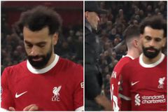 «Στράβωσε» ο Σαλάχ με την απόφαση του Κλοπ να τον κάνει αλλαγή την ώρα που η Λίβερπουλ «καιγόταν» για γκολ (vid)