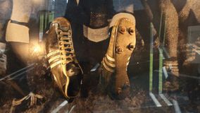 Μπότα με μεταλλική σόλα και καρφιά: Στις αρχές του 19ου αιώνα έτσι έπαιζαν ποδόσφαιρο και η κόντρα των κολοσσών!