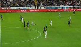 Ο πρώην άσος του Ολυμπιακού Χάμες Ροντρίγκες δεν βάζει μυαλό: Πέταξε παπούτσι στον διαιτητή! (vid)