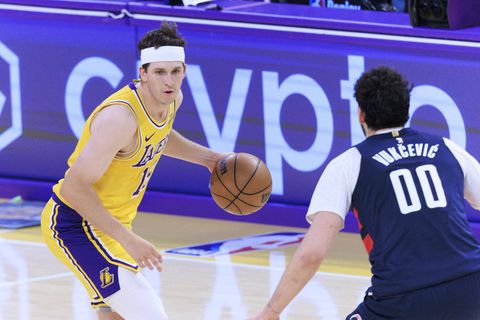 Χωρίς Ριβς και Ντόντσιτς στην τελική ευθεία οι Λέικερς