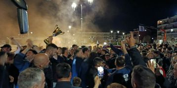 Αποθέωση στη Λευκάδα για τους πρωταθλητές της Δόξας - Δείτε τα video του Sportal