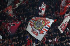 Ξέσπασε ο κόσμος στο «Γ. Καραϊσκάκης» - «Αλλιώς ονειρευόμαστε τον Ολυμπιακό»