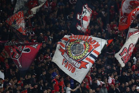 Ξέσπασε ο κόσμος στο «Γ. Καραϊσκάκης» - «Αλλιώς ονειρευόμαστε τον Ολυμπιακό»