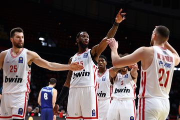 «Εκατοστάρα» στο ΣΕΦ με σούπερ Νετζήπογλου και Νιλικίνα (vid)