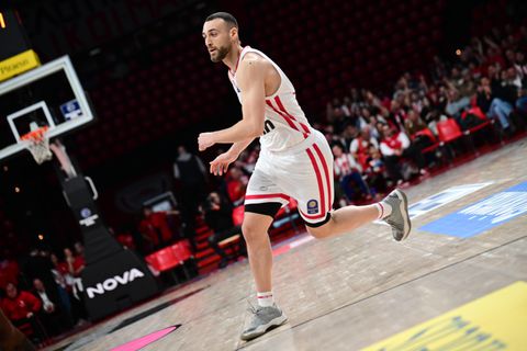 Λάμψη Νετζήπογλου στο ΣΕΦ με 17 πόντους στο ημίχρονο - Έβαλε και buzzer beater! (vid)