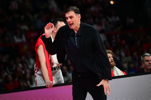 Μπαρτζώκας σε time out: «Αυτό είναι μπάσκετ για το επίπεδό σας;»