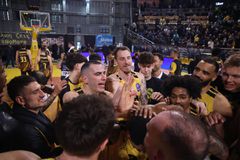 Το τριήμερο ρεπό στον Άρη Bettson, η κατάσταση του Κώστα Αντετοκούνμπο και η παρακάμερα με ΑΕΚ! (vid)