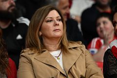 Στο ΣΕΦ η σύζυγος και η κόρη του Γιώργου Μπαρτζώκα