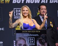 Έμπανι Μπρίτζες: Η «ξανθιά βομβίστρια» επιστρέφει στα ρινγκ με προκλητικές υποσχέσεις (pics)