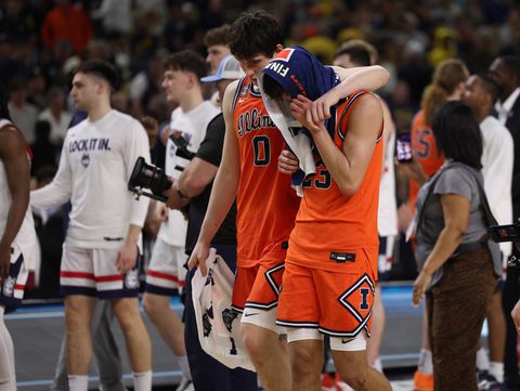 Επίδειξη δύναμης από Μίσιγκαν και UConn και τελικός-φωτιά στο NCAA (vids)