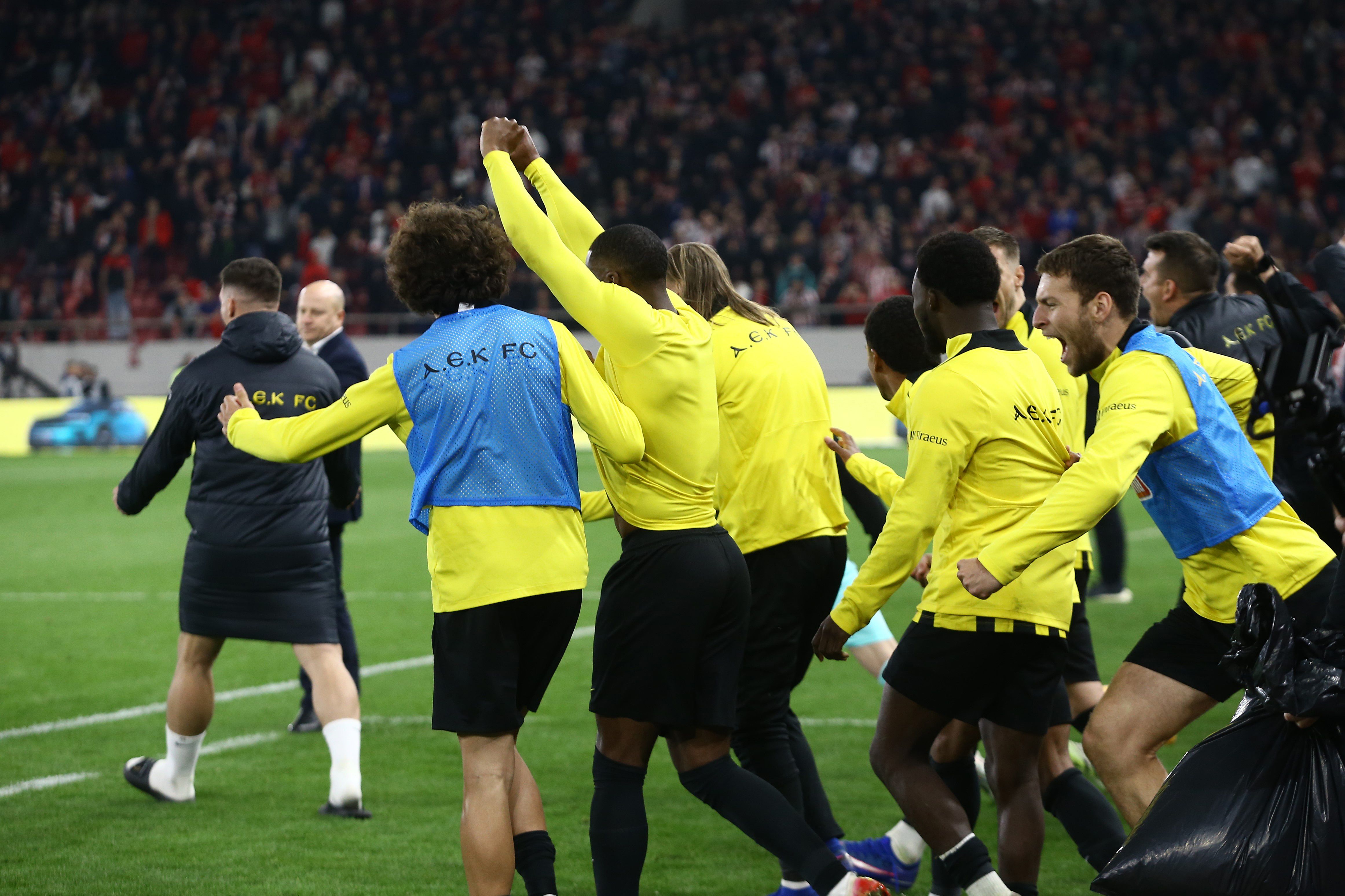 Οι... βοηθοί προπονητή Γιόβιτς, Βίντα, Κουτέσα και οι χαμηλοί τόνοι από Νίκολιτς στα αποδυτήρια