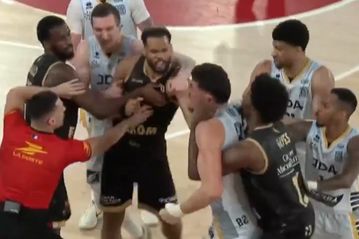 Ένταση και επεισόδια στο φινάλε του Μονακό - Ντιζόν, μάτωσε στο πρόσωπο ο Λοσέρ (vid)