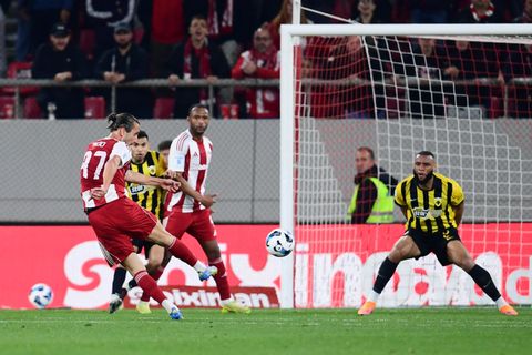 Ο Ολυμπιακός ισοφάρισε στην τελευταία φάση αλλά το γκολ ακυρώθηκε για οφσάιντ