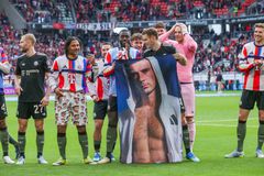 Το μυστήριο με τον Γκορέτσκα: Η εξήγηση για το σορτσάκι και το πανό στους πανηγυρισμούς της Μπάγερν