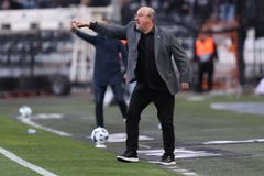 Μπενίτεθ: «Γνωρίζουμε την κατάσταση του Μιρτσέα Λουτσέσου, οι σκέψεις μας μαζί του και με τον Ράζβαν»