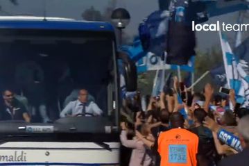 Πάνω από 6.000 οπαδοί της Νάπολι υποδέχτηκαν τους πρωταθλητές Ιταλίας στο προπονητικό κέντρο (vid)