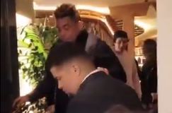 Ο Ρονάλντο βγήκε «στουπί» από εστιατόριο της Μαδρίτης - Τον κράταγαν όρθιο οι σωματοφύλακες του! (vid)