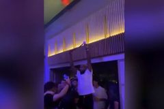 Ξανά... «Πανσέληνος» και ντουέτο με τη Βανδή ο Ροντινέι, αυτή τη φορά με το μετάλλιο του πρωταθλητή (vid)